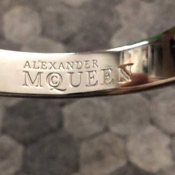 Alexander McQueen Enamel Skull Bracelet black - Picture 3 of 5